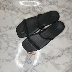 Crocs 2 strap miami sandal